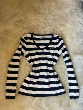 Vintage | rare Nike navy & blue striped long sleeve workout shirt